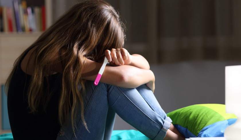 Eleva, insarcinata cu profesorul de religie. E ireal ce se intampla acum cu copilul ei, nascut recent